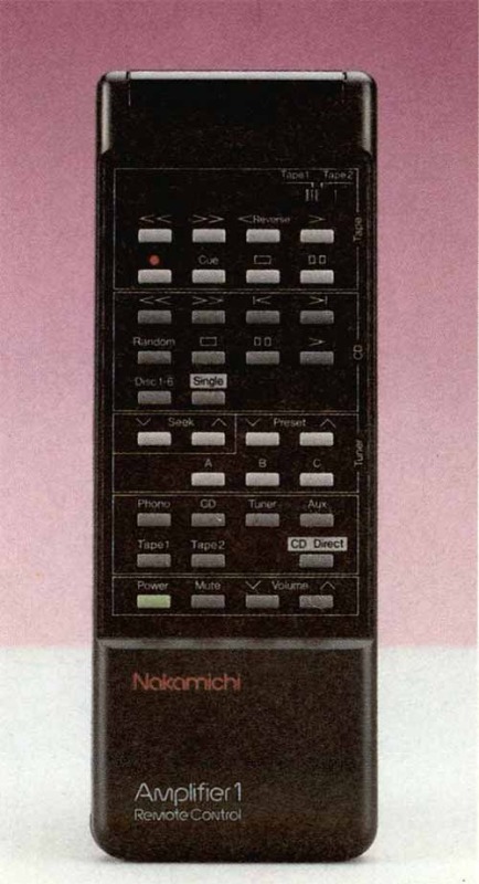 // telecomando può controllare un intero im pianto Nakamichi con CD, sintonizzatore e due registratori (eventualmente i DAT 1000).
