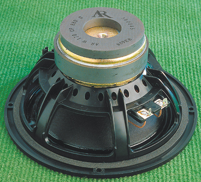 I woofer hanno magneti schermati e cestelli in materiale sintetico.